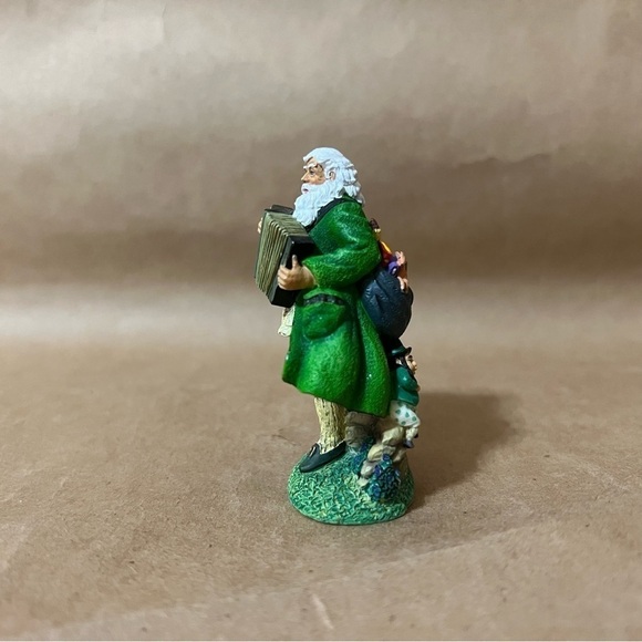 Pipka | Irish Santa Handcrafted Father Christmas Figurine Mini Collection - Picture 5 of 6